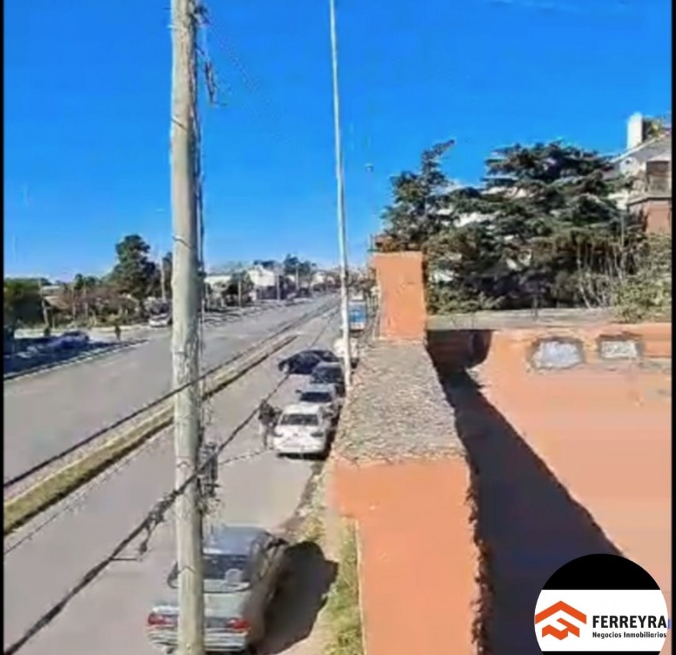 2 DEPARTAMENTOS TIPO CASA CON GALPON AL FONDO EN BLOCK
